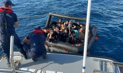 İzmir açıklarında 75 düzensiz göçmen kurtarıldı, 73 düzensiz göçmen yakalandı