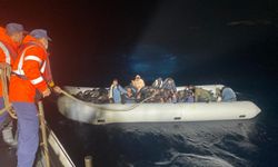 İzmir açıklarında 86 düzensiz göçmen yakalandı