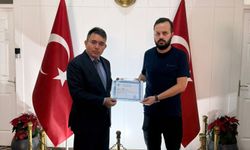Marmaris'te bir kadını silahlı saldırıdan kurtaran polislere teşekkür belgesi verildi