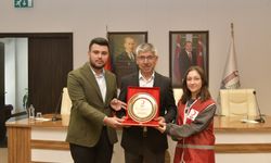 Muğla Genç Kızılay İl Yönetimi MSKÜ Rektörü Kaçar'ı ziyaret etti