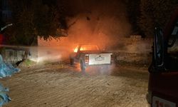 Nazilli'de park halindeki kamyonet yandı