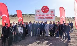 Sandıklı'da 'Bİr fidan bir kitap' etkinliği yapıldı
