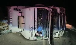 Banaz'da Kontrolden Çıkan Tır Devrildi