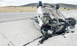 Devrilen Otomobilin Tekeri Karşı Şeride Geçti!
