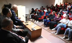 Rektör Prof. Dr. Savaş, Eşme MYO Akademisyenleri ve Öğrencileri ile Buluştu