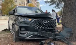Uşak’ta Cip Ağaca Çarptı: 2 Yaralı!