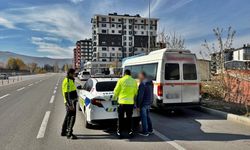 Afyonkarahisar'da kaldırımdan giden minibüs sürücüsüne ceza kesildi