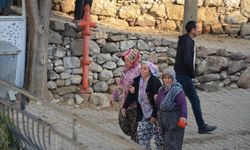 Demirci'de çıkan yangında müstakil ev kullanılmaz hale geldi