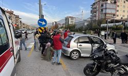 Denizli'de otomobille motosikletin çarpışması sonucu 4 kişi yaralandı