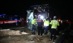 Denizli'deki yolcu otobüsü ile minibüsün çarpıştığı kazada yaralananlardan 1 kişi öldü