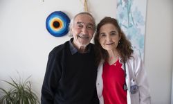 Doktor kızının erken teşhisiyle kanseri yenen baba 16 yıldır rahat nefes alıyor