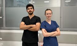 Dünyaya gözlerini açtıkları hastanede çalışan iki hemşire hastaların hizmetinde