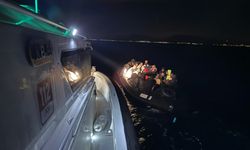 İzmir açıklarında 38 düzensiz göçmen yakalandı, 14 düzensiz göçmen kurtarıldı