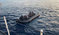 İzmir açıklarında 90 düzensiz göçmen yakalandı