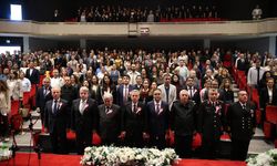 İzmir'de 24 Kasım Öğretmenler Günü törenle kutlandı