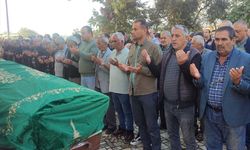 İzmir'de beton mikserinin çarptığı kadın son yolculuğuna uğurlandı