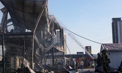 İzmir'de şantiyede çıkan yangında konteynerler zarar gördü