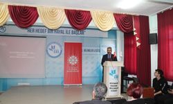 Kütahya'da öğrenciler 'Dijital Okuryazarlık ve Dezenformasyonla Mücadele' konularında bilgilendirildi