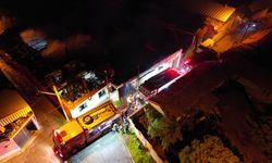 Manisa'da çıkan yangında iki ev hasar gördü