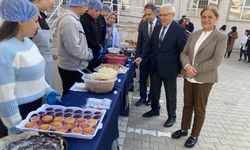 Manisa'da öğrenci ve öğretmenlerden Gazze yararına kermes