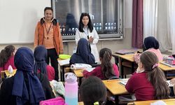 Öğretmen çift, yaptıkları uygulamayla öğrencilere çevre bilinci aşılıyor