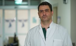 Organ nakli bekleyen genç hastane odasında umudunu koruyor