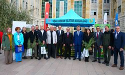 Uşak Adliyesi'nde fidan dağıtıldı