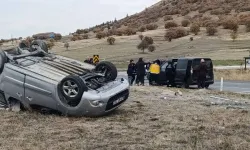 Afyonkarahisar'da iki hafif ticari aracın çarpışması sonucu 7 kişi yaralandı