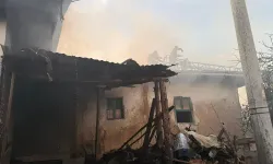 Kütahya'da köyde çıkan yangında 2 ev ile 1 ahır kullanılamaz hale geldi