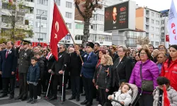 Uşak’ta 09.05’te Hayat Durdu: Kent Atasına Saygı Duruşunda