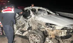 Otomobil Kamyonete Arkadan Çarptı; 1 Ölü, 2 Yaralı!