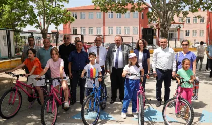 Uşak’ta Atık Pilleri Topladılar Bisikleti Kaptılar