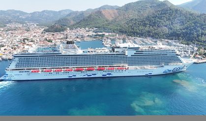 "Aroya" kruvaziyeri 1750 yolcusuyla Marmaris'e geldi
