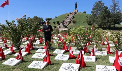 Büyük Zafer'in 103. yılında Dumlupınar Şehitliği'nde ziyaretçi yoğunluğu