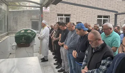 İzmir'de kocası tarafından öldürülen kadının cenazesi defnedildi