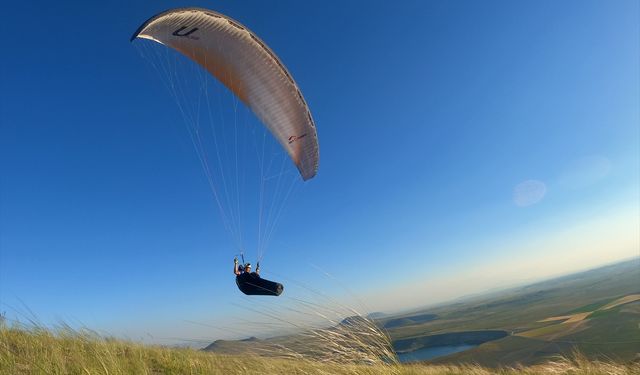 Fethiye'de kayalık alana düşen yamaç paraşütündeki 1 kişi öldü, 1 kişi yaralandı