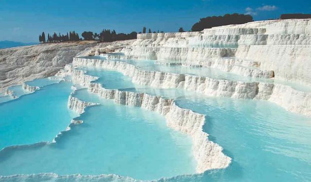 Pamukkale'yi bayram tatilinde 53 binden fazla turist ziyaret etti