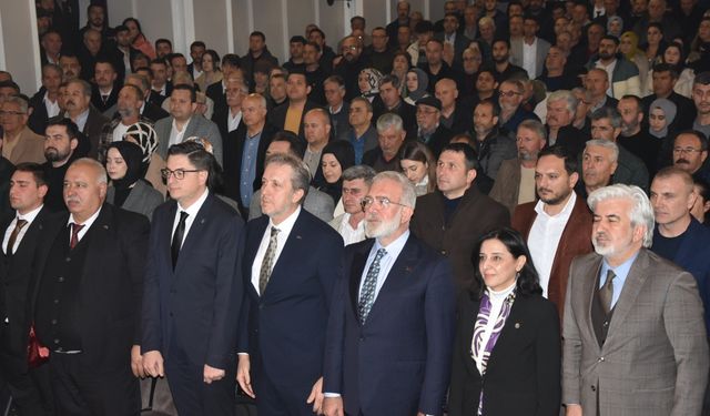 AK Parti Grup Başkanvekili Yenişehirlioğlu Akhisar'da aday tanıtımına katıldı: