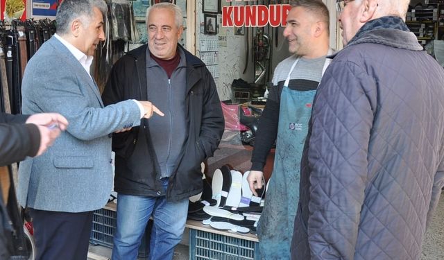 AK Parti Karabağlar Belediye Başkan adayı Tunç, esnafı ziyaret etti
