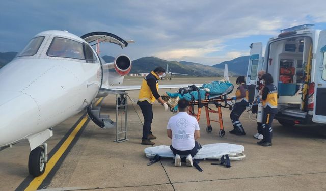 Muğla'da yaralanan işçi ambulans uçakla Kocaeli'ye sevk edildi
