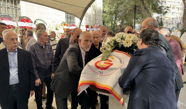 Vefat eden eski milli tenisçi Necdet Kestelli, İzmir'de son yolculuğuna uğurlandı