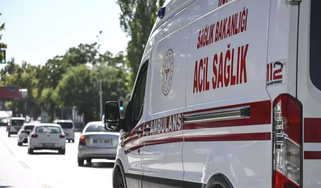 Afyonkarahisar'da iki otomobilin çarpıştığı kazada 6 kişi yaralandı
