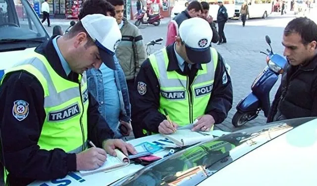 Denizli'de plakasız ve abartı egzozlu motosiklet sürücüsüne 13 bin 76 lira ceza
