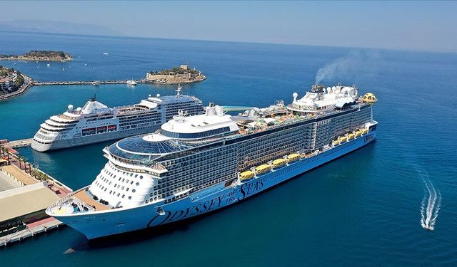 Bodrum'a "Explora I" isimli dev kruvaziyerle 590 yolcu geldi
