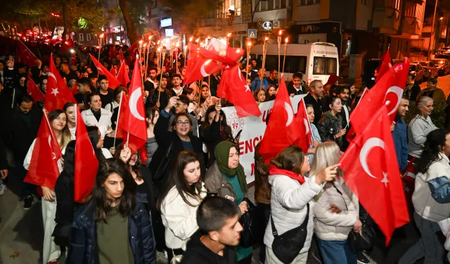 Afyonkarahisar'da Büyük Taarruz'un 103. yıl dönümü dolayısıyla fener alayı düzenlendi