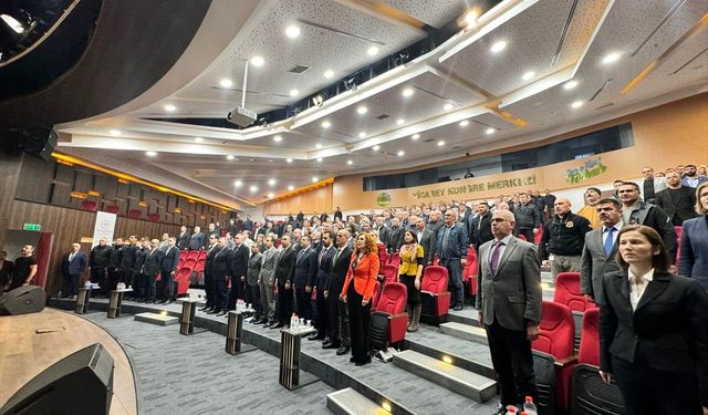 İzmir'de muhtarlara yönelik bağımlılıkla mücadele toplantısı yapıldı