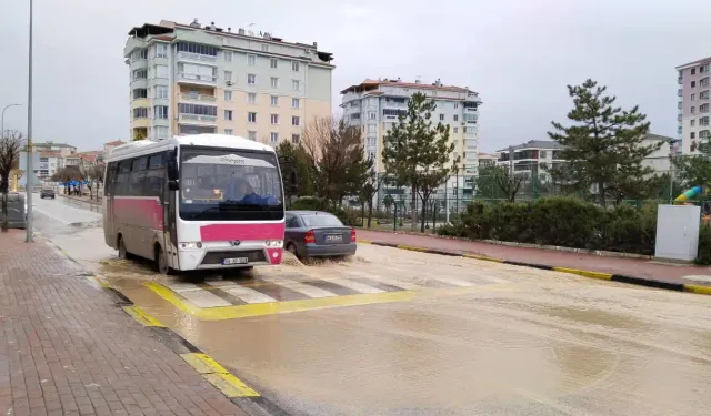 Uşak’ın Kemalöz Mahallesi Göle Döndü: Sular Kesildi