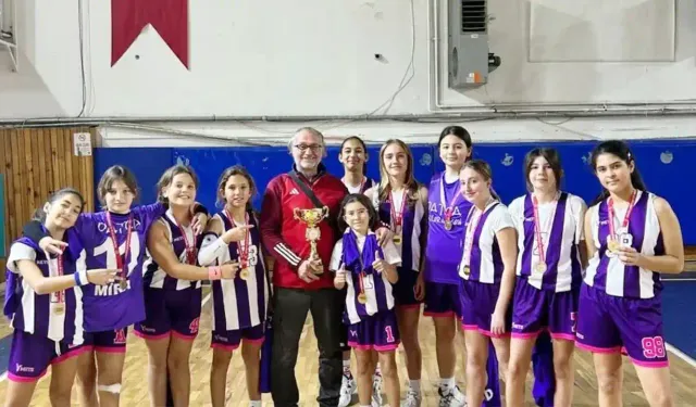 Datça Yılmazlar Ortaokulu Küçük Kız Basketbol Takımı il birincisi oldu