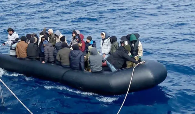 İzmir açıklarında 38 düzensiz göçmen kurtarıldı