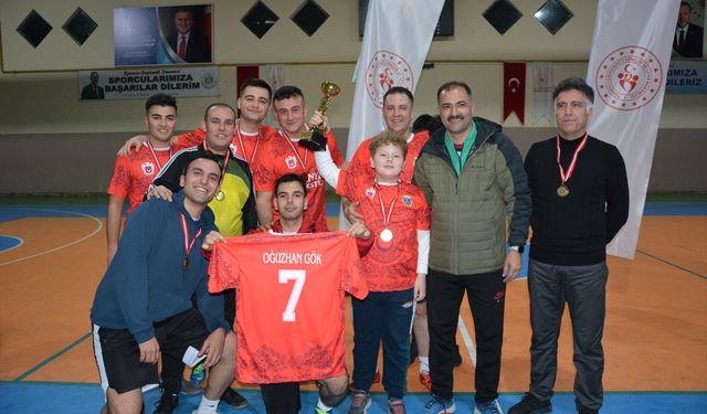 Demirci'de futsal turnuvası sona erdi